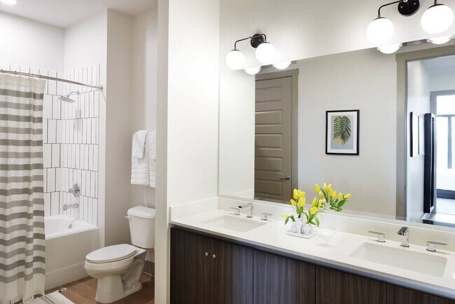 Building Photo - 1050 Howell Mill Rd NW