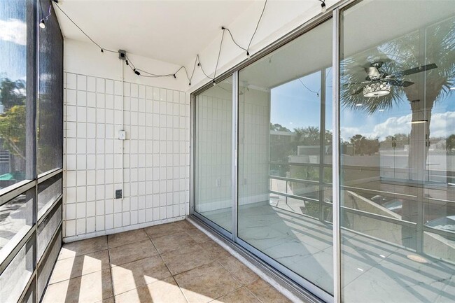 Building Photo - 2302 S Manhattan Ave