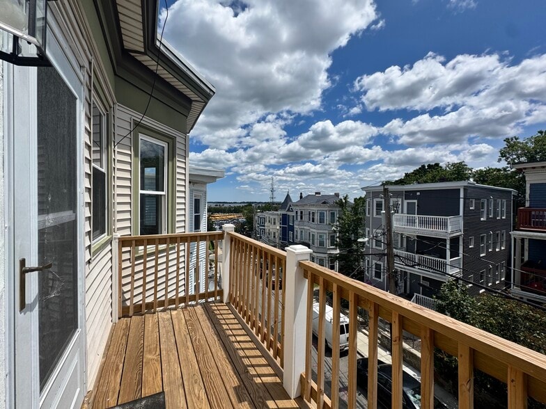 Front Balcony - 29 East St