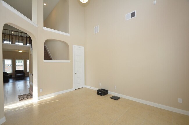 Building Photo - 27403 Canyon Reach Dr