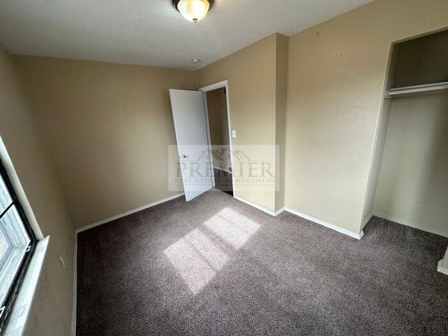 Building Photo - 4818 Woodend Ave