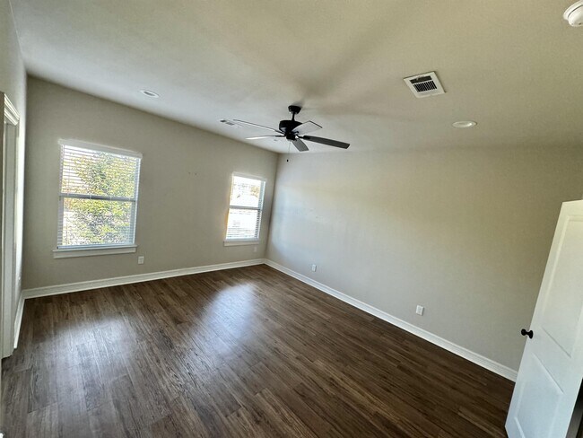 Building Photo - 5100 Westgate Ln