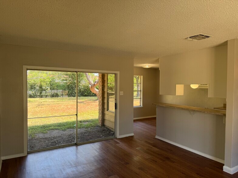 Building Photo - 4411 Jamestown Dr