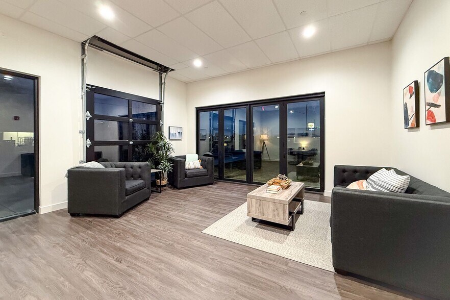 Interior Photo - The Towns On Elm