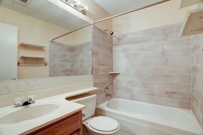 Building Photo - 12038 Flaxen Dr