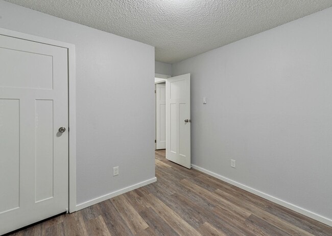 Building Photo - Beautifully Remodeled 2 Bedroom One Bath Condo Burien near Seattle