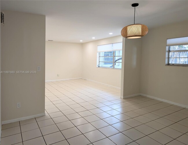 Building Photo - 856 Benevento Ave