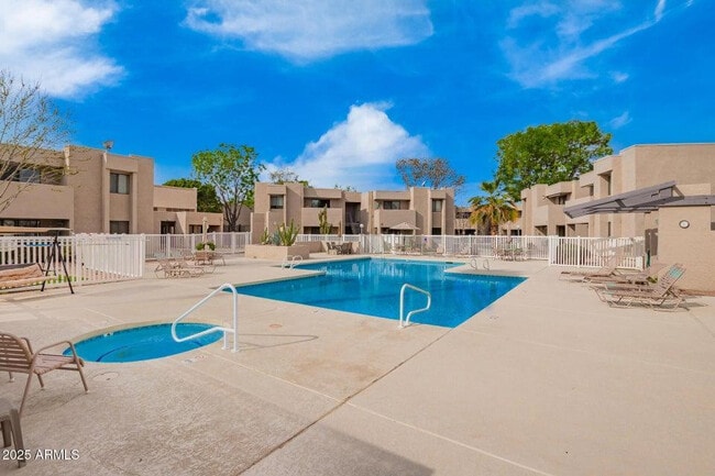 Building Photo - 1920 W Lindner Ave