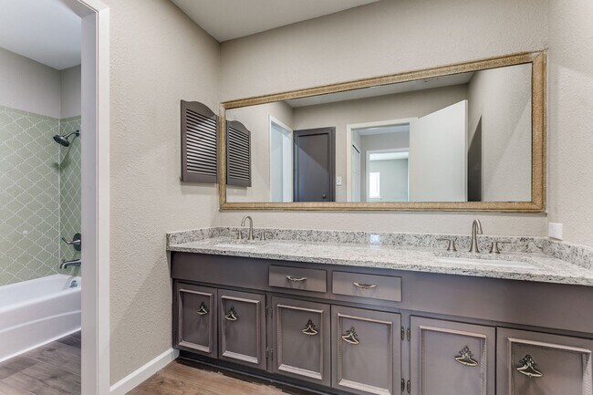 Building Photo - 10215 Charter Ridge