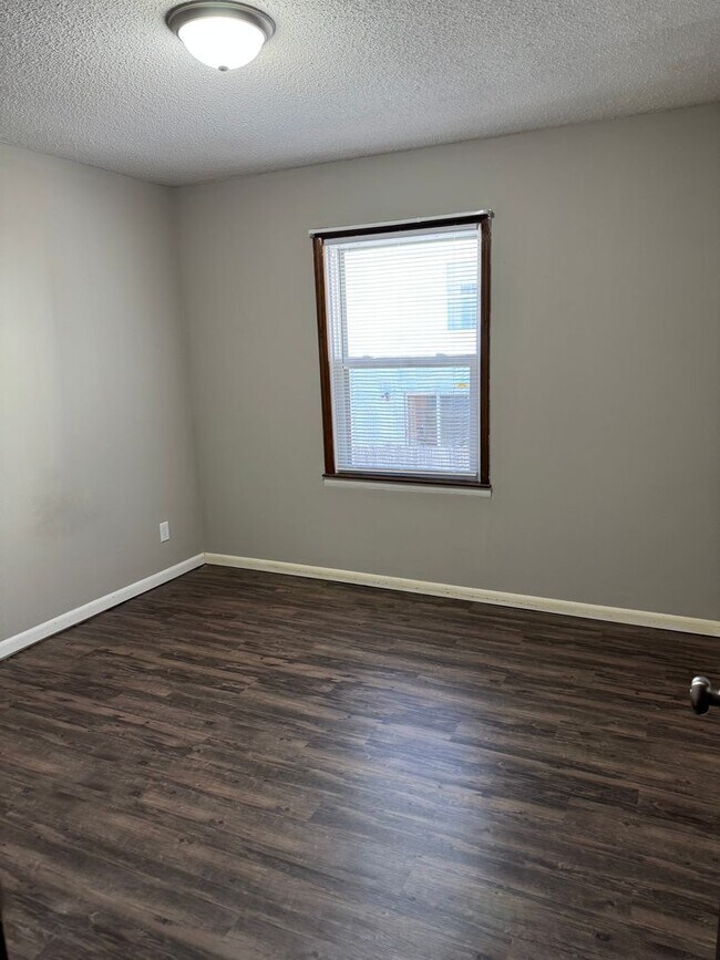 Building Photo - 1BR/1BA East Campus - Short Distance to Campus!!