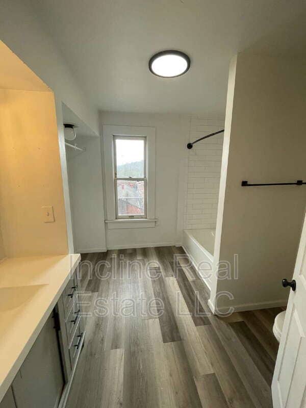 Building Photo - 561 2nd St