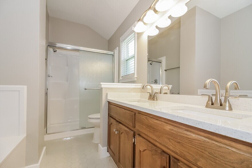 Building Photo - 4369 Pointe North Cove