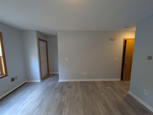 Building Photo - 998 Campbell Ave