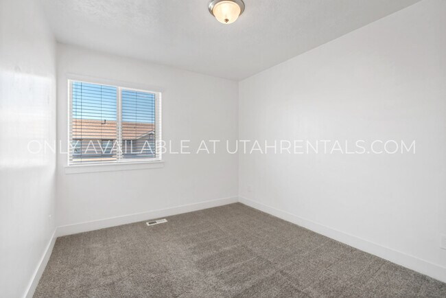 Building Photo - 345 W Park View Ln