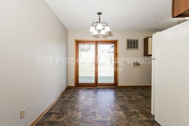 Building Photo - 537 Scott County Rd