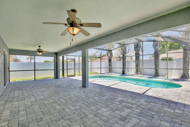Building Photo - Beautiful 4/2 Pool Home with a Covered Pat...