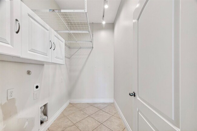 Building Photo - Summer Cloud Lane, Pearland, TX 77584 - 4 BR 2.5 BA single-family home