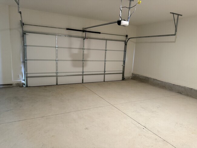 Building Photo - 1583 Salem Dr