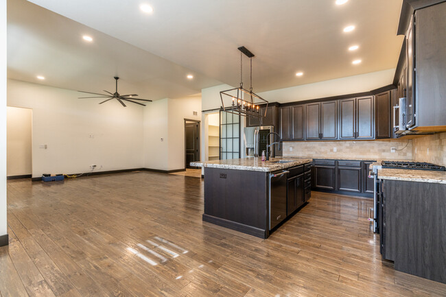 Building Photo - 2094 Two Wood Dr