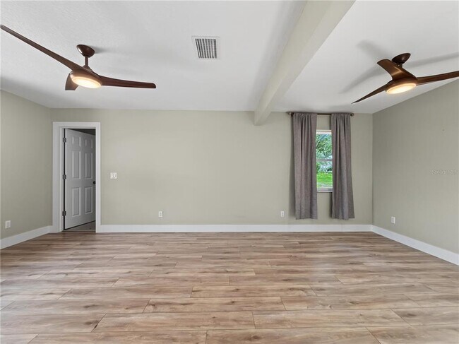 Building Photo - 125 Lake Roy Dr