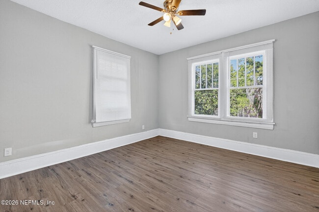 Building Photo - 310 W 10th St