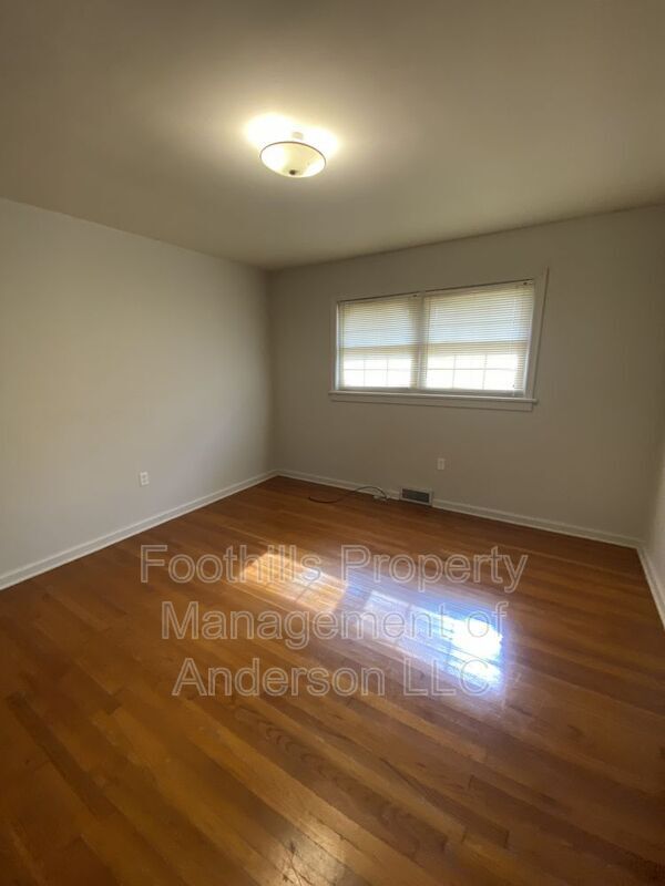 Building Photo - 401 Shannon Way