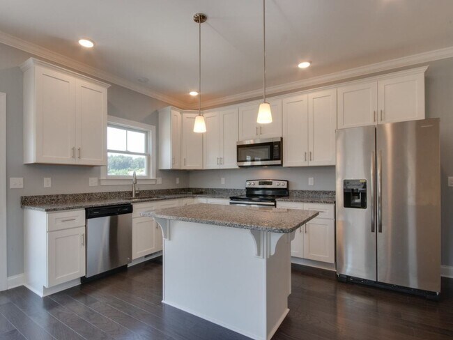 Building Photo - Spacious Luxury Townhome! Outstanding Location!