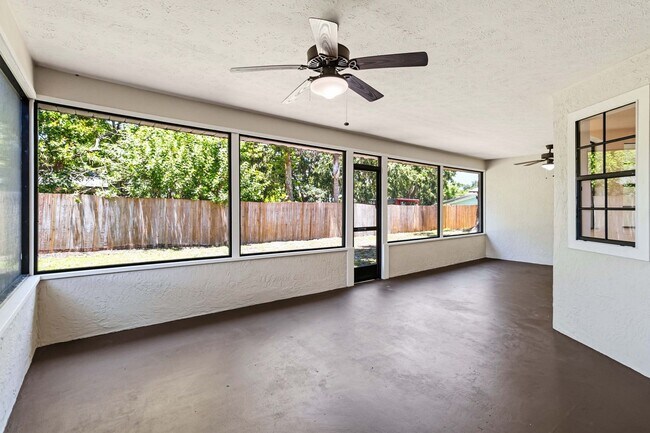 Building Photo - PENDING APPLICATION-Newly Renovated 3-Bedroom Home in Emerald Lake Colony – Move-In Special!