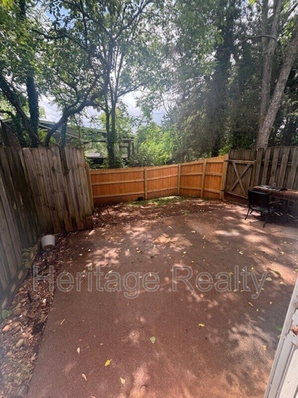 Building Photo - 1207 Crest Brook Dr