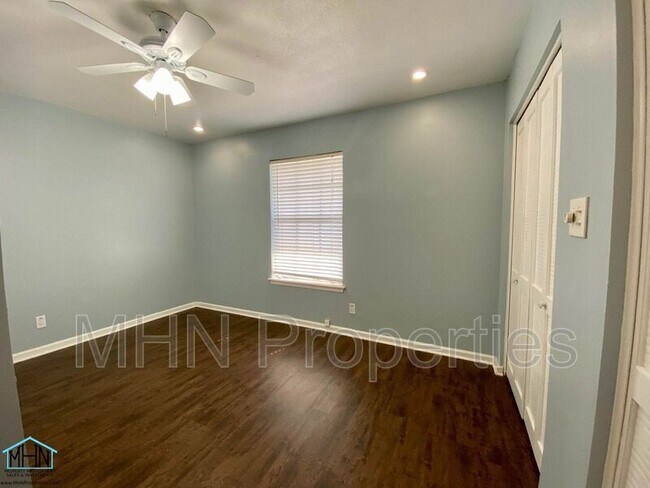 Building Photo - 8038 Broadway St