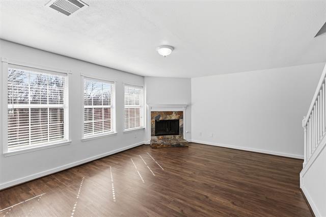 Building Photo - 1124 Breezewood Dr