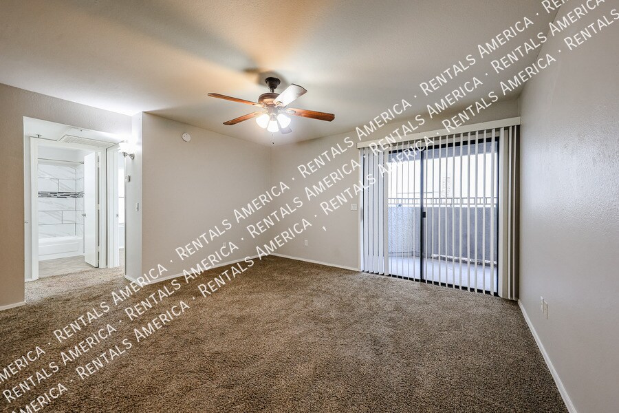 Building Photo - 2025 E Campbell Ave