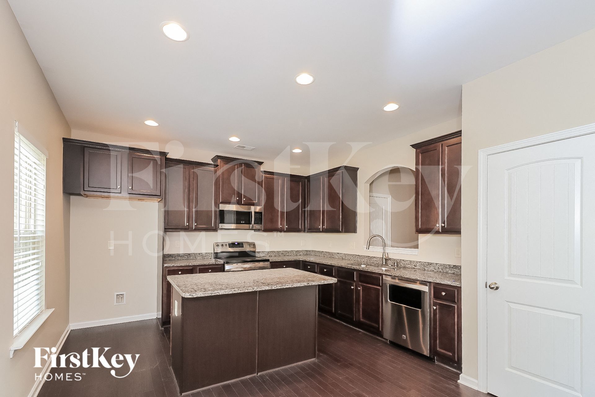 Building Photo - 703 Barberry Dr