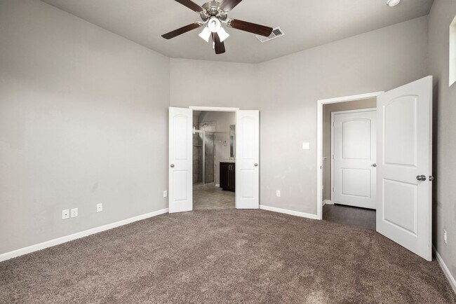 Building Photo - 2131 Naples Wy