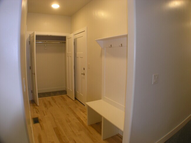 Building Photo - 2537 E Hidden Crk St