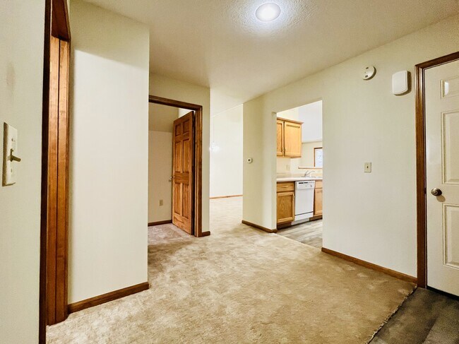 Building Photo - Ruby Circle Court - Building H *