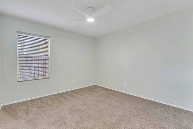 Building Photo - 131 Sandlewood Dr