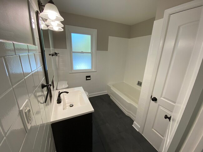Upstairs Bathroom - 9121 S Utica Ave