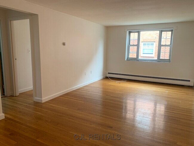 Building Photo - 27 N Union St