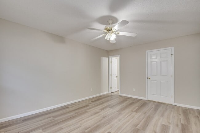 Building Photo - 2014 Emerald Bay Dr