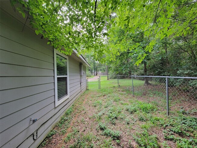 Building Photo - 12700 Royal Green Dr