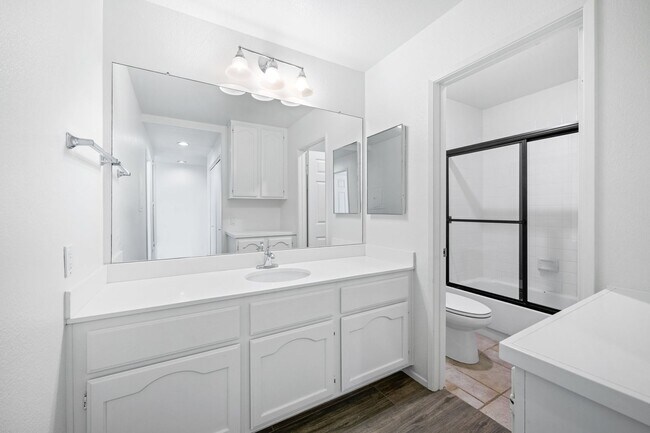 Building Photo - 3581 Cameo Dr