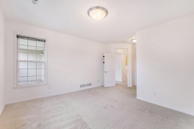 Building Photo - 2925 N Knightsbridge Cir