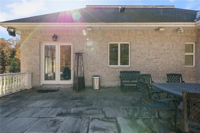 Building Photo - 524 Tillinghast Rd