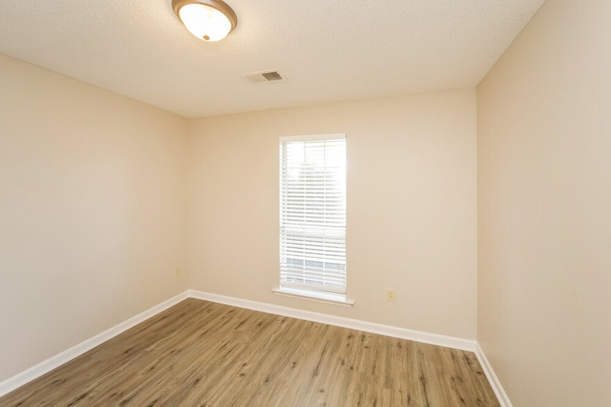 Building Photo - 7203 Fox Creek Dr