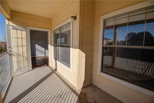 Building Photo - 2320 Gracy Farms Ln
