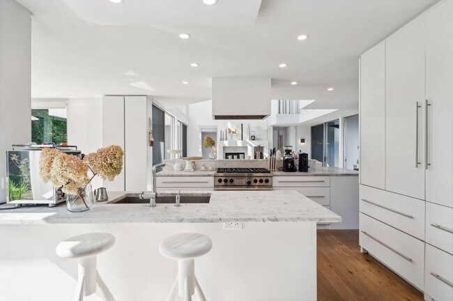 Building Photo - 8 Heller Ln