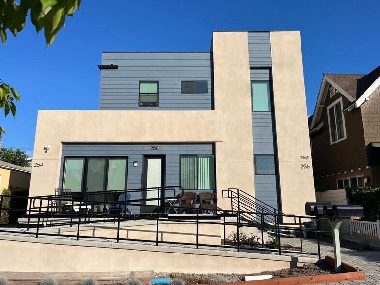 Building Photo - 250 B Ave