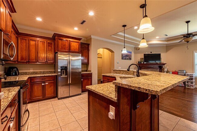 Building Photo - Valley Stream Subdivision!