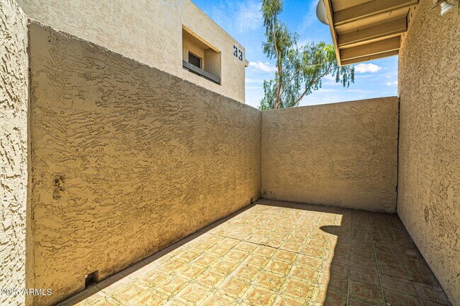 Building Photo - 2698 N 43rd Ave
